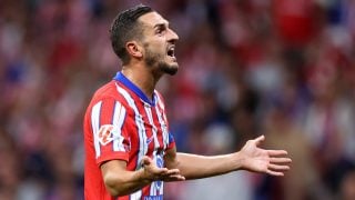 Koke pide a la afición del Atlético que pare de lanzar objetos. (Getty)