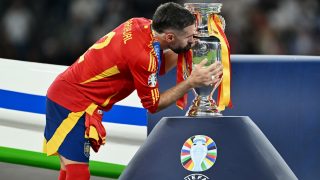 Carvajal con la Eurocopa. (Getty)