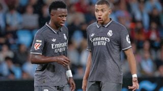 Vinicius y Mbappé durante un partido contra el Celta. (EFE)