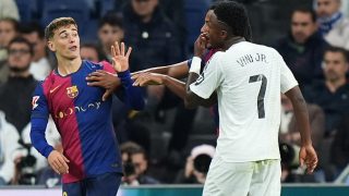 Gavi le recuerda a Vinicius los cuatro goles del Barcelona. (Getty)