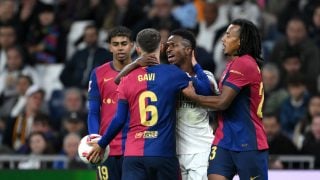 Vinicius y Gavi, durante el Clásico del Bernabéu. (Getty)