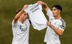 Yáñez y Fortea con el Juvenil A del Real Madrid. (realmadrid.com)