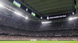 El Santiago Bernabéu durante un minuto de silencio. (Realmadrid.com)