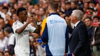 Vinicius celebra un gol con Ancelotti. (Getty)