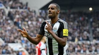 Alexander Isak celebra un gol con el Newcastle. (Getty)