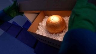 ‘Superpepino’ roba el Balón de Oro en el vestuario del Real Madrid.