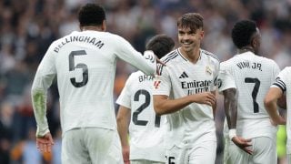 Raúl Asencio celebra con Bellingham. (Getty)