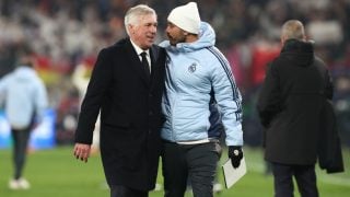 Carlo y Davide Ancelotti tras la victoria contra la Atalanta. (Getty)