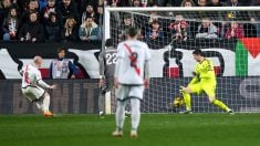 Isi hace gol a Courtois. (Getty)