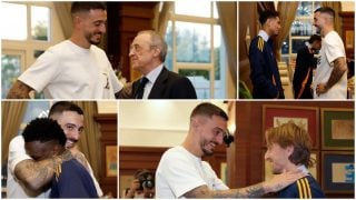 Joselu saluda a los estandartes del madridismo.