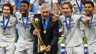 Ancelotti celebra su título más especial con sus pupilos. (EFE)