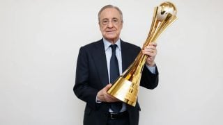 Florentino Pérez, con la Intercontinental. (Realmadrid.com)