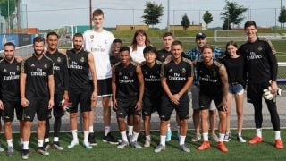 Oliver Rioux junto con la plantilla del Real Madrid en 2018.