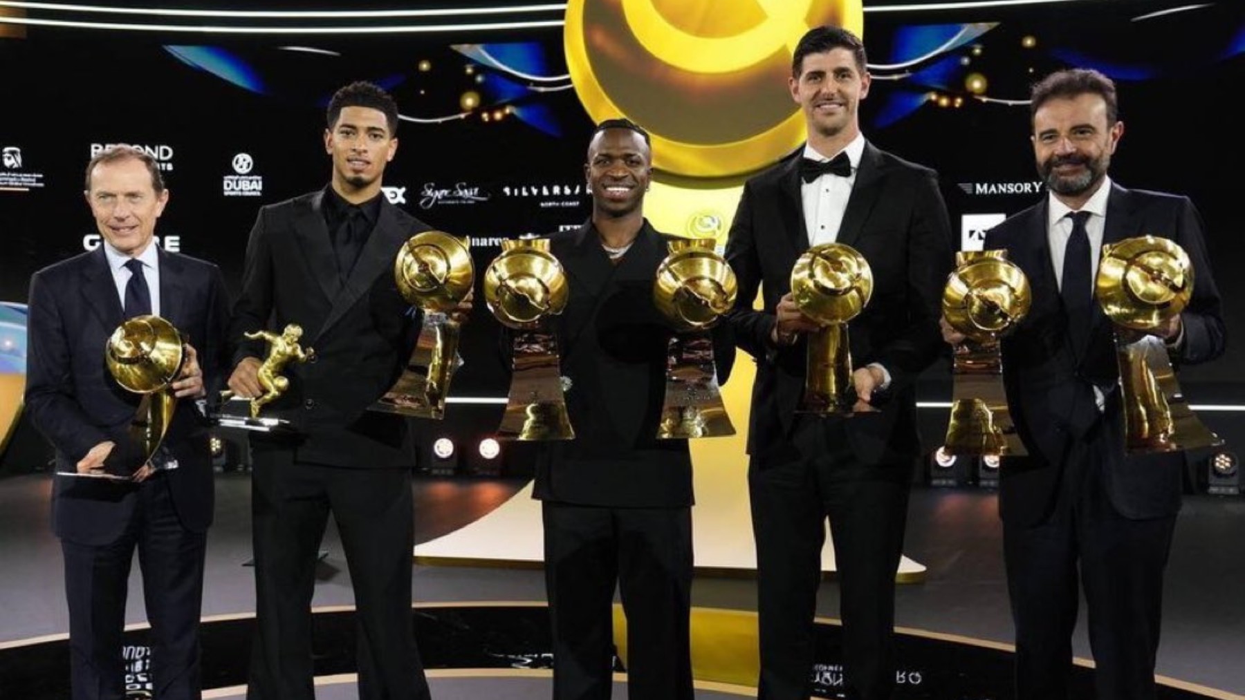 El Real Madrid arrasa en los Globe Soccer con Vinicius como mejor ...