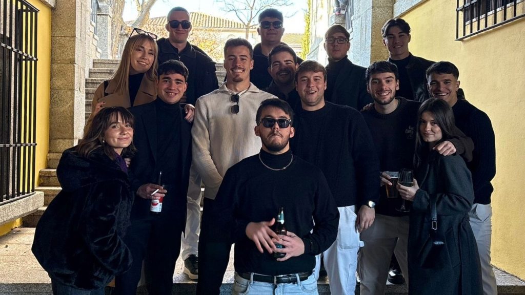 Jaime Calleja (blanco) y su grupo de amigos de Brunete.