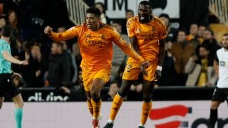 Bellingham y Rüdiger celebra el gol de Modric ante el Valencia. (EFE)