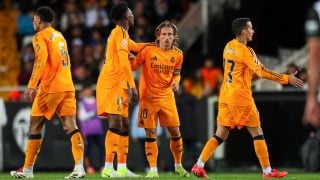 Luka Modric ante el Valencia. (EUROPAPRESS)