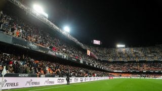 La afición del Valencia, durante el partido contra el Real Madrid. (EP)