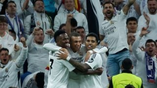 Los tres delanteros del Real Madrid celebran uno de los goles ante el Salzburgo. (EFE)