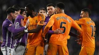 Encontronazo entre jugadores del Real Madrid y del Valladolid. (Getty)