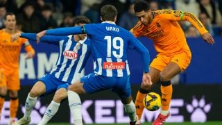 Bellingham ante Urko en el Espanyol-Real Madrid. (EFE)