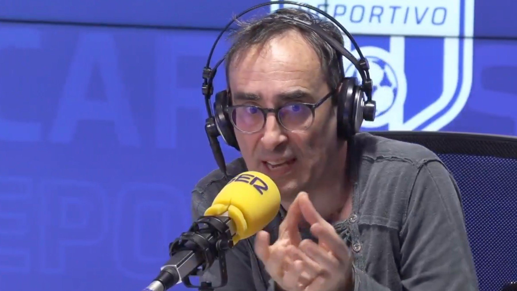 Iturralde González se supera y se inventa la acción polémica en el Alavés - Real Madrid: Vinicius se tira