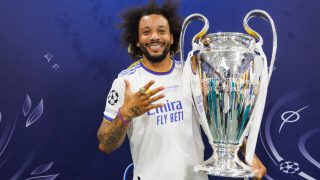 Marcelo posa feliz tras ganar su quinta Champions con el Real Madrid. (realmadrid.com)