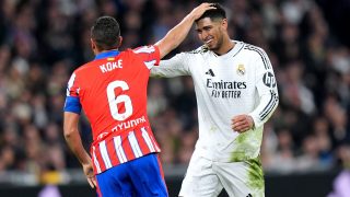 Jude Bellingham junto a Koke en el derbi. (Getty)