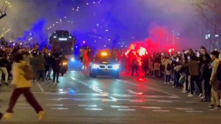 El Real Madrid fue arropado en la plaza de los Sagrados Corazones.