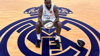 Garuba en el pabellón de baloncesto de Valdebebas durante su entrevista con este periódico.