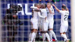 Mbappé celebra con sus compañeros su gol ante Osasuna. (Getty)