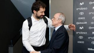 Florentino Pérez junto a Sergio Llull, capitán del Real Madrid de baloncesto.