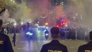 El autobús del Real Madrid recibió un enorme apoyo del público en el Bernabéu.