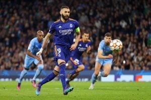 La panenka de Benzema ante el City en 2022. (GETTY)