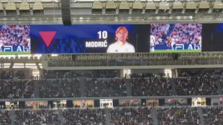 Ovación a Luka Modric al ser sustituido.