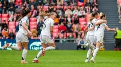 Las jugadoras del Real Madrid celebran el golazo de Olga Carmona em San Mamés. (realmadrid.com)