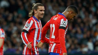 Griezmann y Lino durante el partido contra el Real Madrid. (EFE)