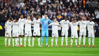 Los jugadores del Real Madrid guardan un minuto de silencio. (Getty)