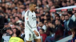 Kylian Mbappé, al ser sustituido contra el Rayo. (Getty)