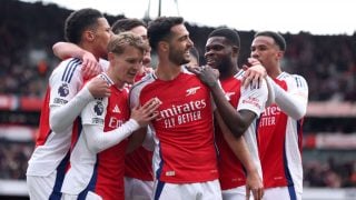 Mikel Merino celebra su tanto con el Arsenal ante el Chelsea en la Premier. (Getty)