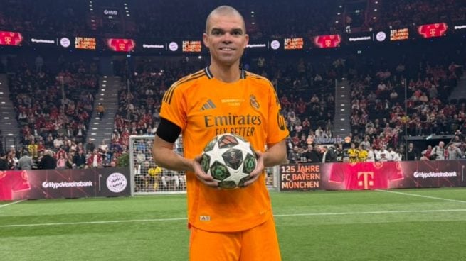 Pepe volvió a vestir los colores del Real Madrid en un torneo de veteranos. (@VeteranosRM)