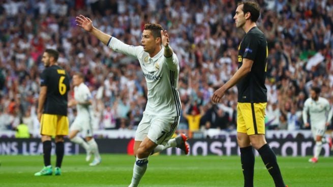 Cristiano Ronaldo celebrando un gol con el Real Madrid ante el Atlético. (Getty Images)