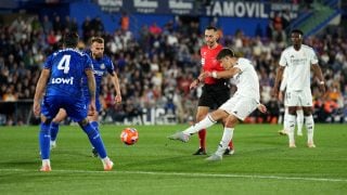 El momento del disparo de Arda Güler. (Getty)