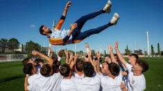 Álvaro Arbeloa y el Juvenil A del Real Madrid. (realmadrid.com)