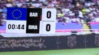 La bandera de Europa en el marcador del Clásico.