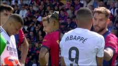Mbappé vaciló a Iñigo Martínez durante el Clásico de Liga en Montjuic.