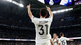 Jacobo Ramón celebra su gol en el Bernabéu. (EFE)