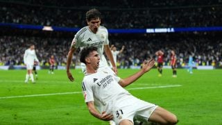 Jesús Vallejo celebra con Jacobo Ramón. (Getty)