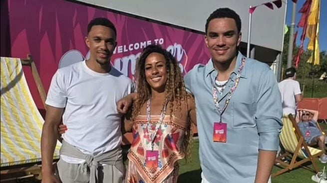 Trent Alexander-Arnold en su fiesta de despedida.