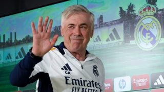 Ancelotti se despide tras su última rueda de prensa con el Real Madrid en Valdebebas. (EFE)